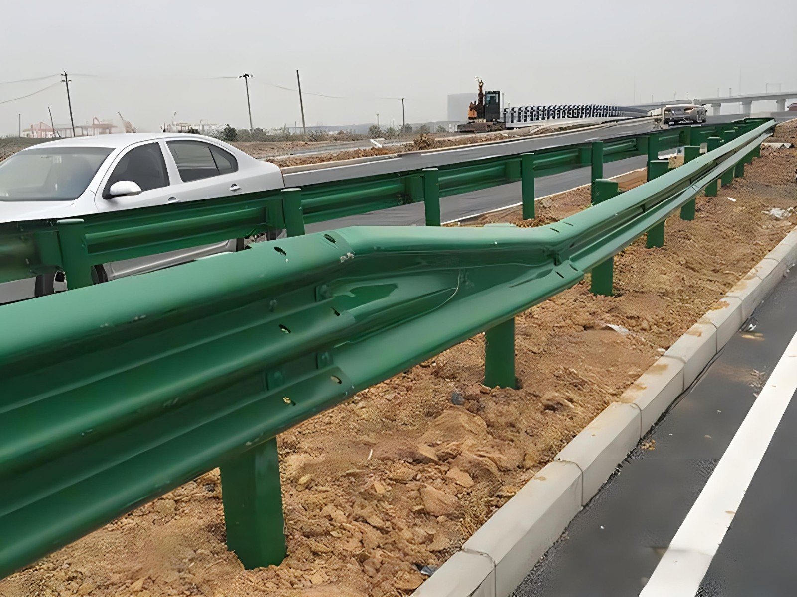 龙潭高速波形护栏板日常维护方案确保道路安全新举措