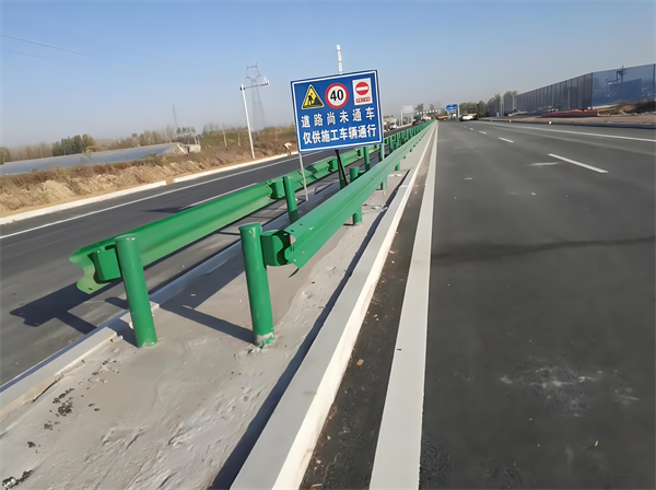龙潭公路护栏守护安全横跨多个行业的应用